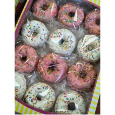 Пирожные пончик ПАСХАЛЬНЫЙ КЛУБНИКА {{ text_wholesale }}